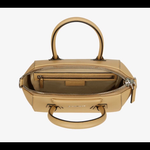 Brand new Small Antigona bag in grained leather - Picture 4 of 7